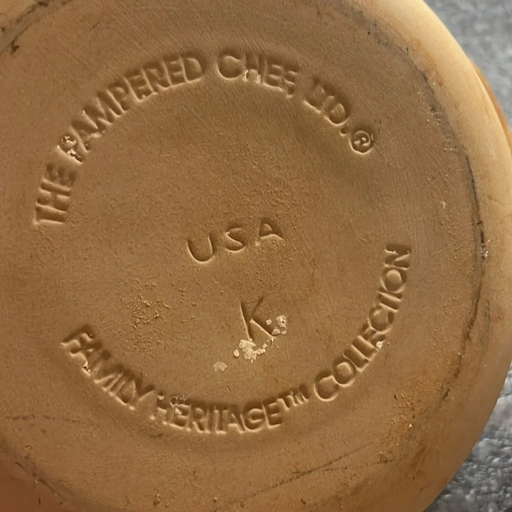 Stoneware baking bowl Pampered chef Can use inverted too as a roaster wi…-